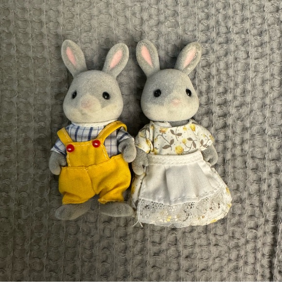 Calico Critters Bunnies - Picture 2 of 10